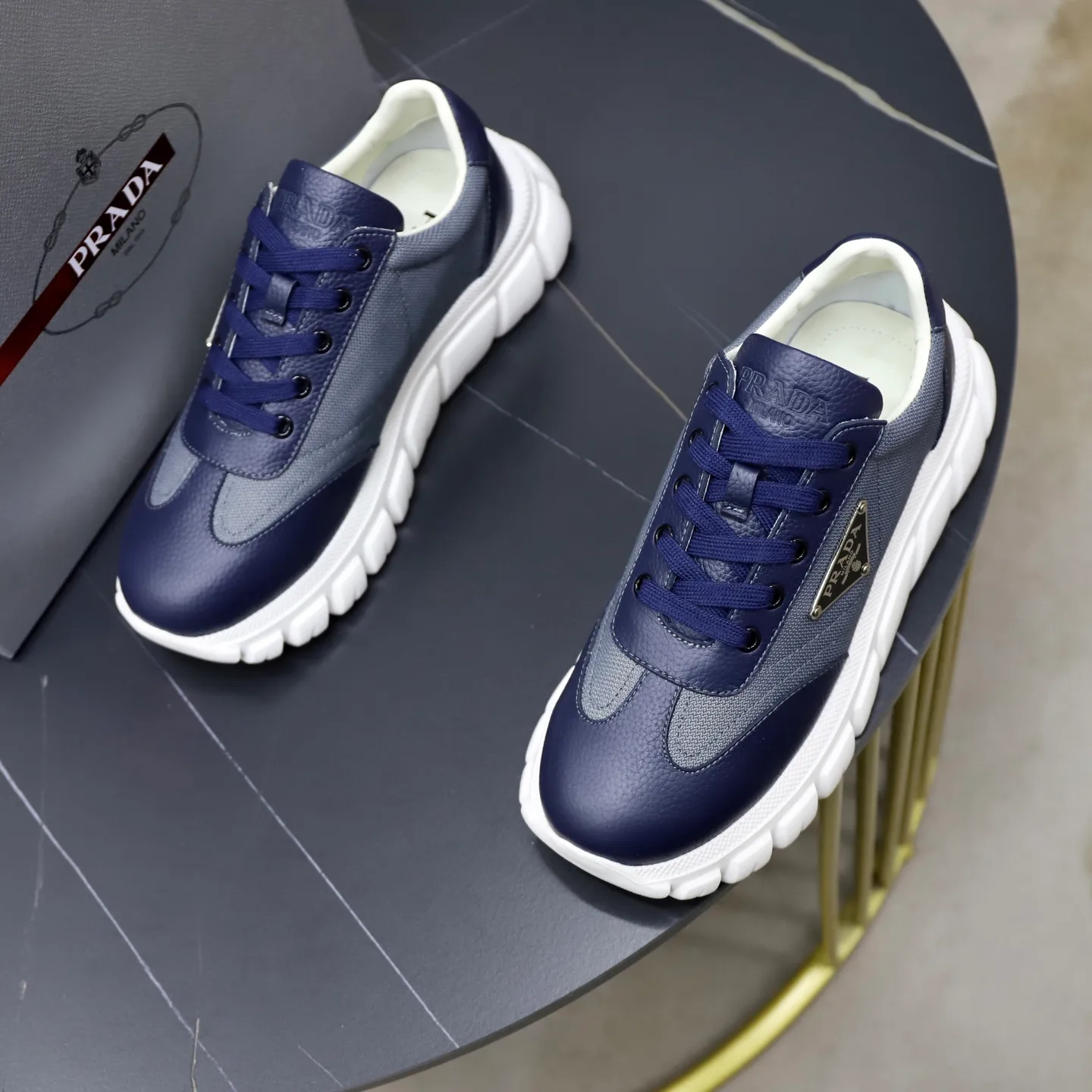 Ex-factory price: 700💰Top original order Brand: PRADA (Prada) Standard code: Men's size 38/44 (45 can be customized) Grade: Same as the official website Material: Original cowhide stitching, cowhide lining, original combination two-color wear-resistant soft outsole Style category: casual sports version, young fashion, European and American trend, British style Color: actual picture color